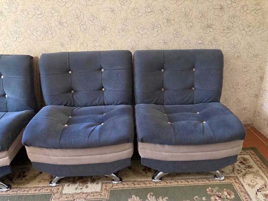 Продам синий диван и 2 кресла