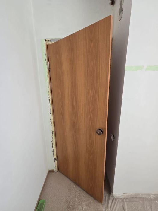Продам б/у двери с обналичниками!