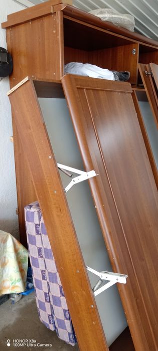 Двухспальная кровать и шифоне