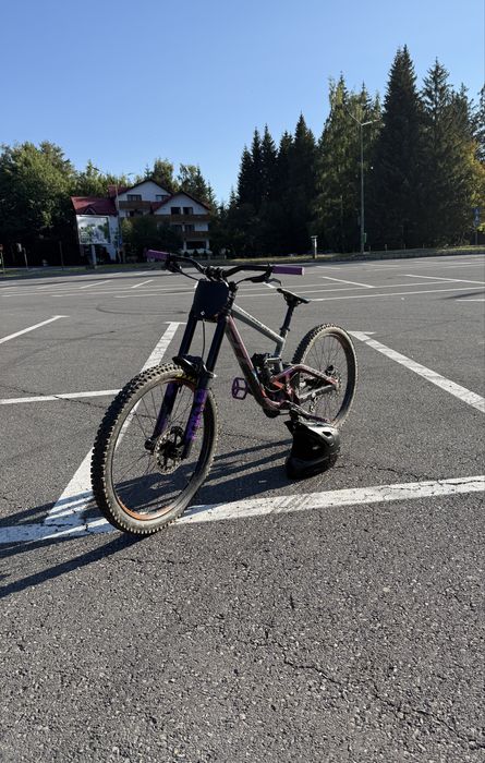 Bicicleta downhill scott gambler custom   (Santa cruz, canyon, trek)