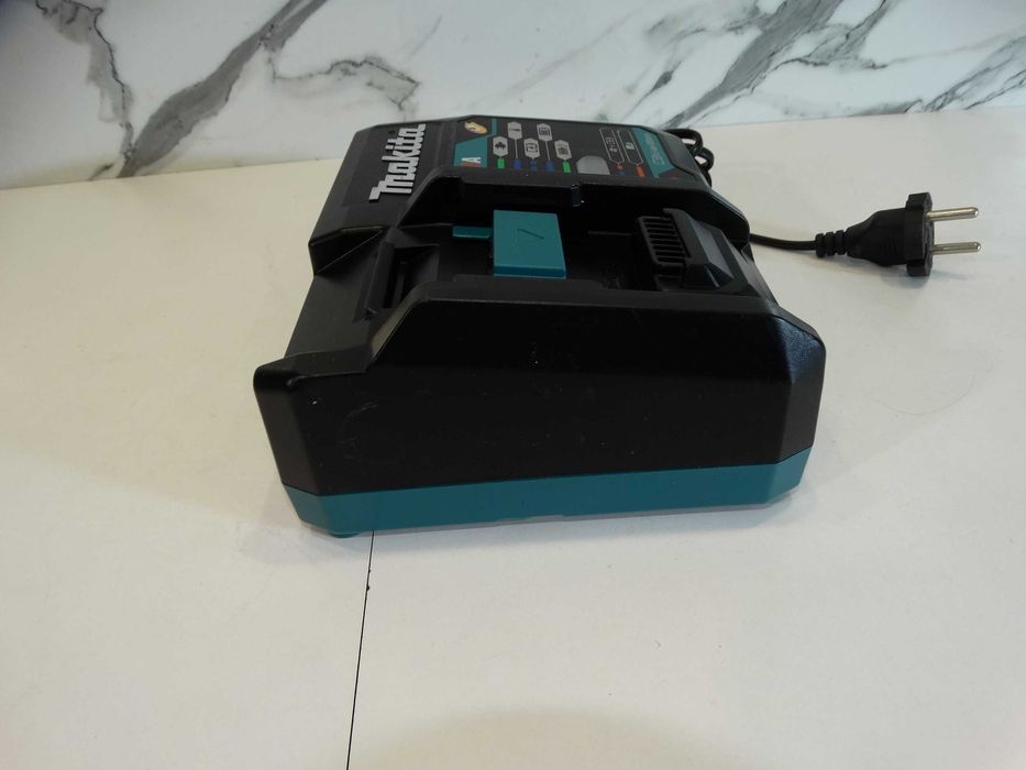 Makita DC 40 RA - Бързо зарядно устройство XGT / 40 V