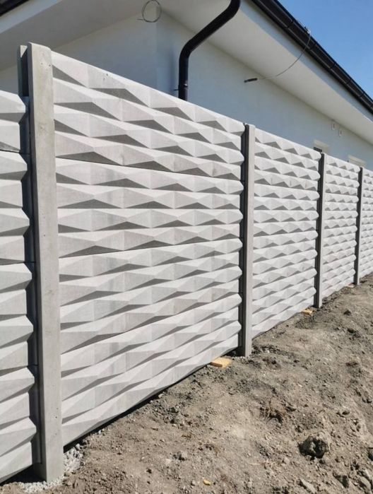 Gard decorativ din beton armat pentru gradina