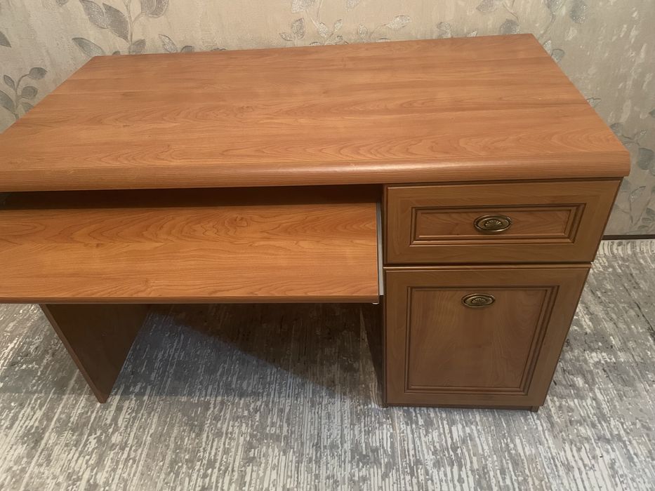 Стол с ящиками выдвижными