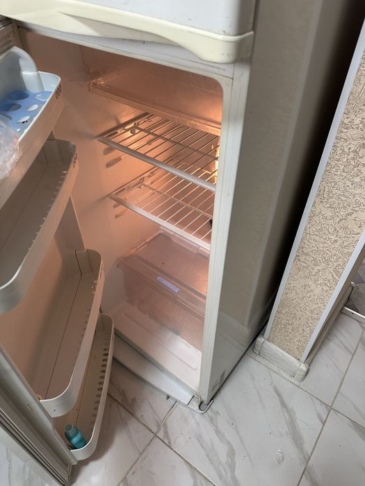 Продам б/у холодильник 40.000