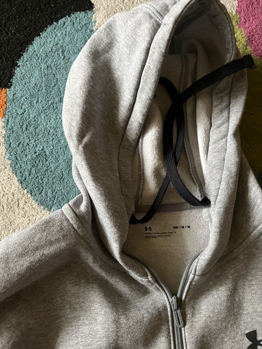 Vând hanorac cu glugă Under Armour