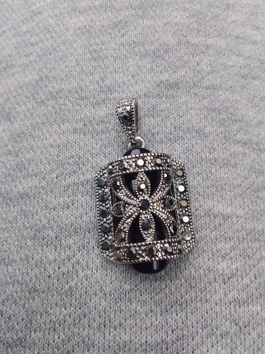 Продам серебряную подвеску 925 проба цена от 5000 до 7000