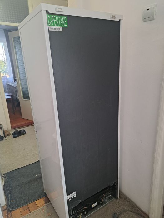Frigider marca   OK   adus din Austria nou folosit 6 luni. Il vand pt ca am nevoie de unil mai mare clasa   A ++ consuma foarte putin.