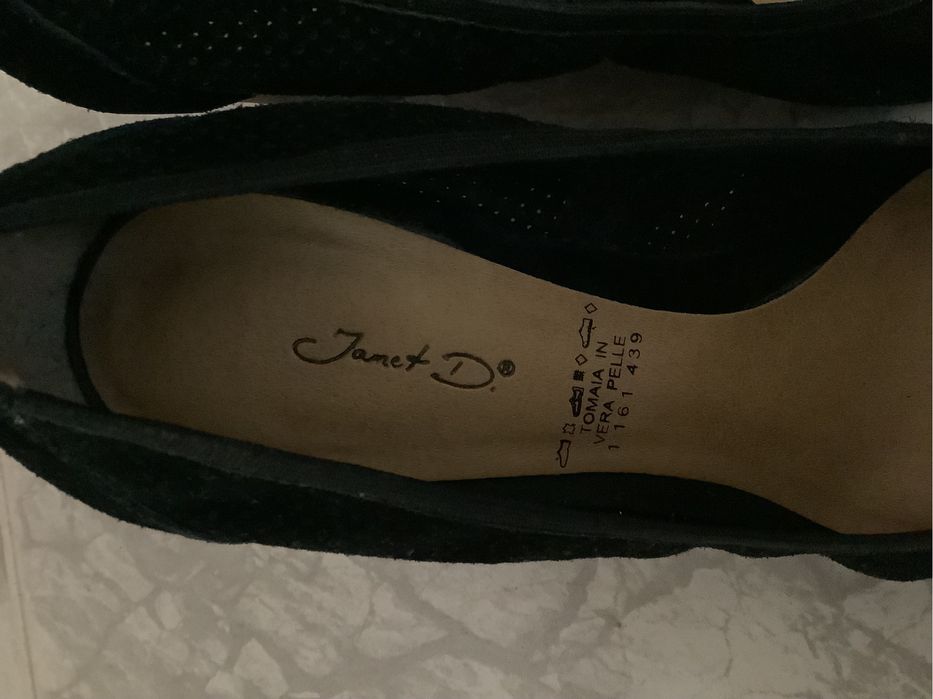 Чисто нови обувки от естествен велур