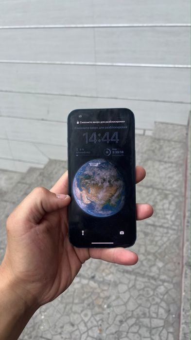 Продам Iphone 13