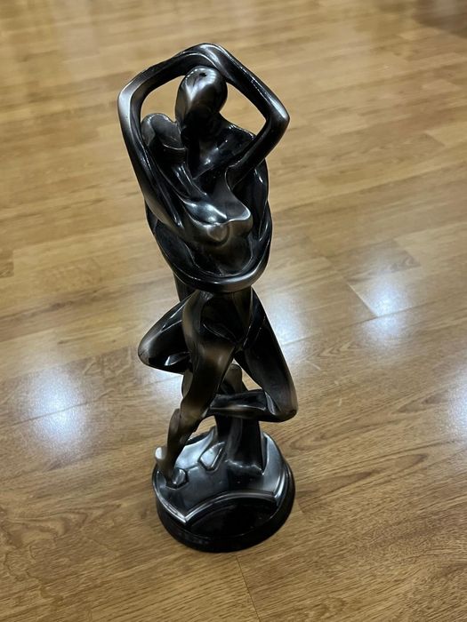 Стуэтка Влюбленные