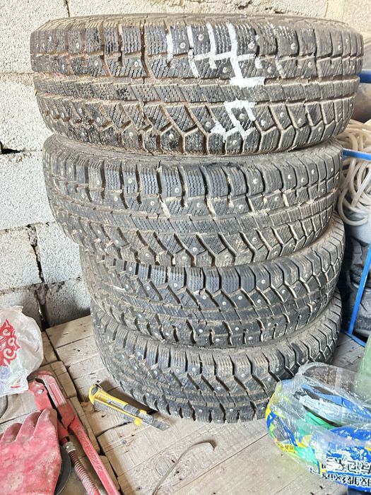 Продам Шиныу Зимныи шиповыныи