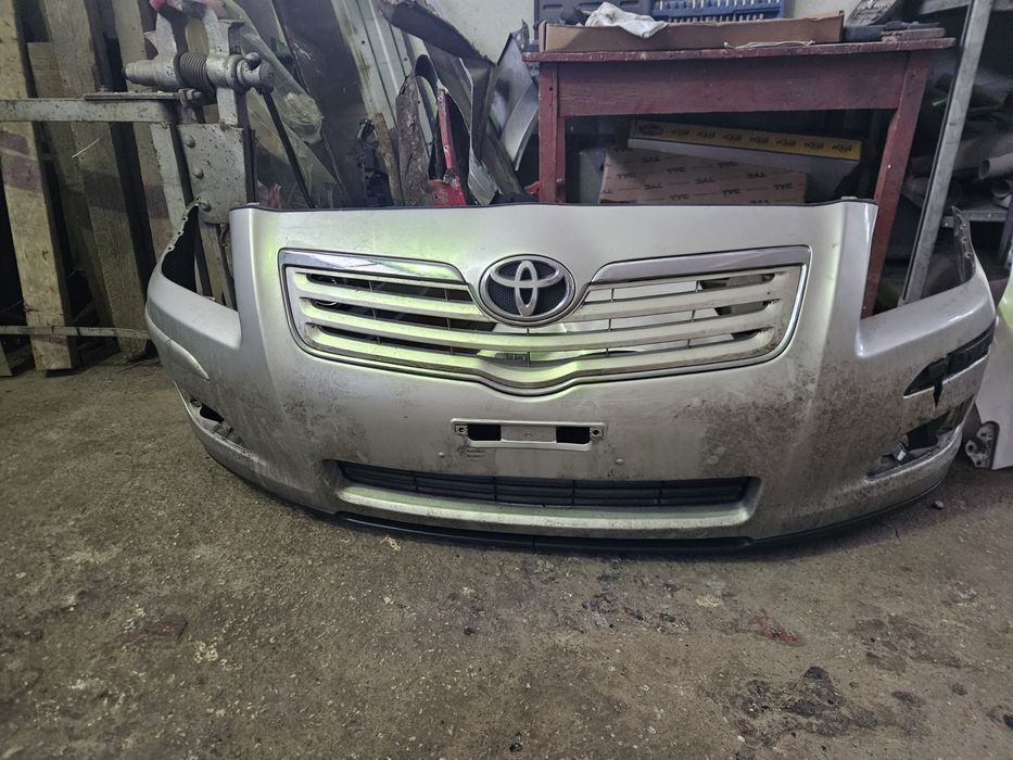 Bara fata și Aripa dreapta Toyota Avensis 2008