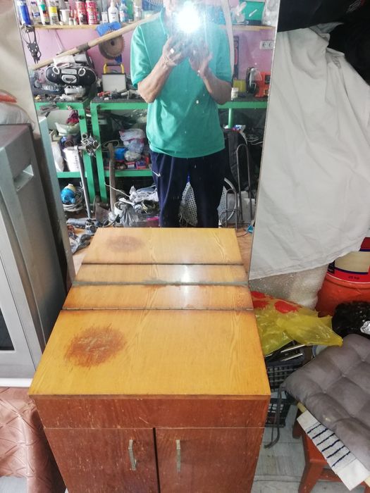 Зеркало со шкафчиком