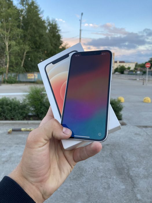 Продам iPhone 12