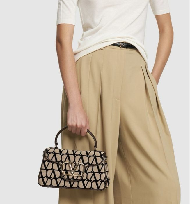 VALENTINO GARAVANI Оригинална Чанта, купена 4620лв, продава се 2069лв