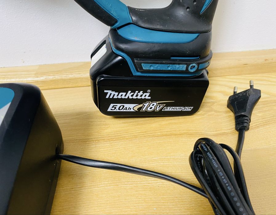 Makita filetanta si rotopercutor DHP 484 si DHR 202