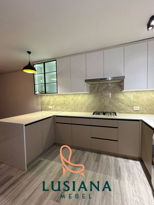 Мебель на заказ Кухонный гарнитур стиле Хай-тэк  Шкафы-купе спальный