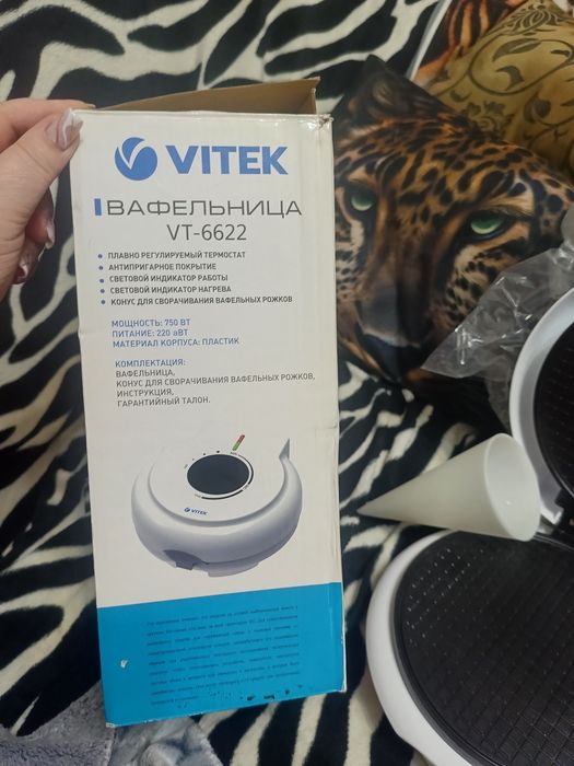 Продам новую вафельницу vitek