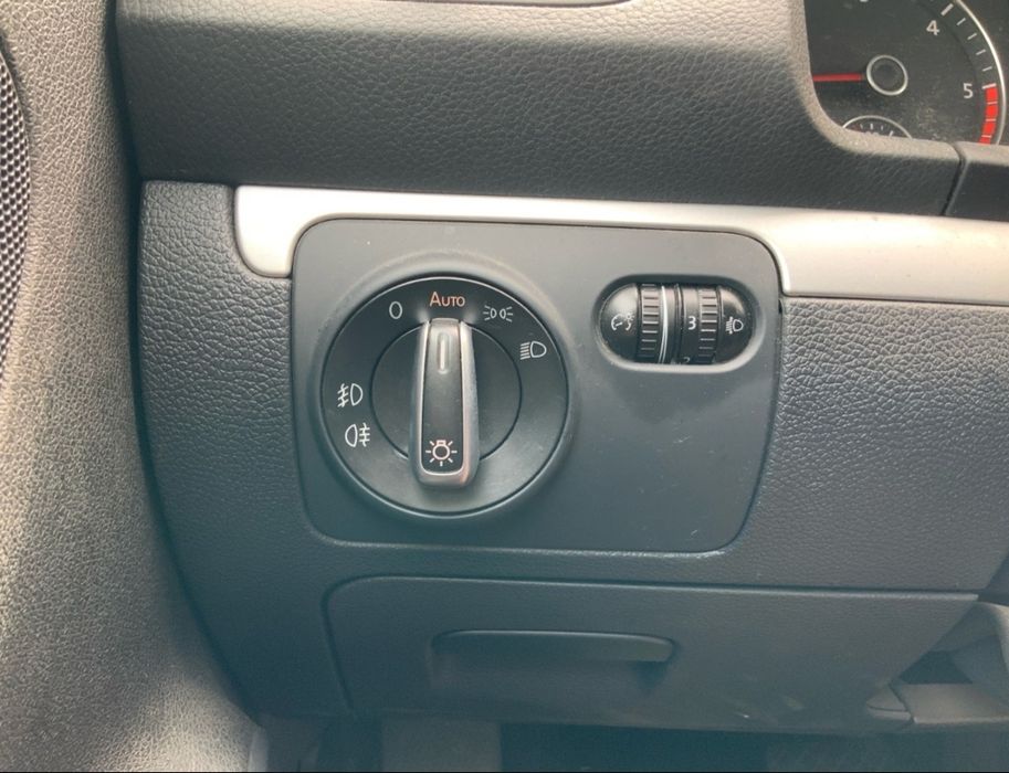 Dezmembrez VW EOS MANUAL DIN 2008
