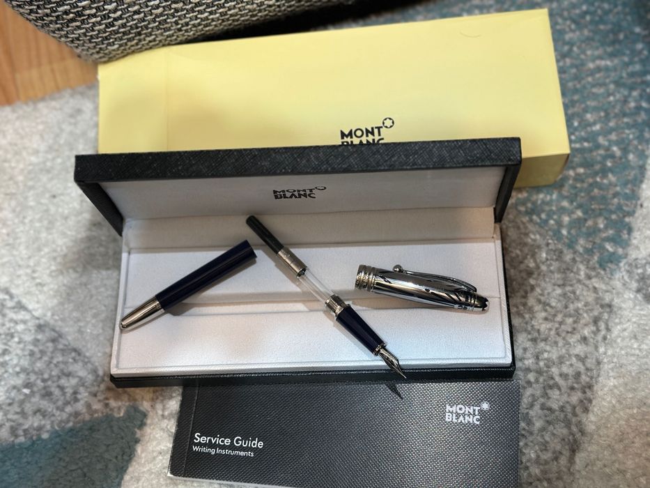 stilou montblanc bleumarin si peniță argintie