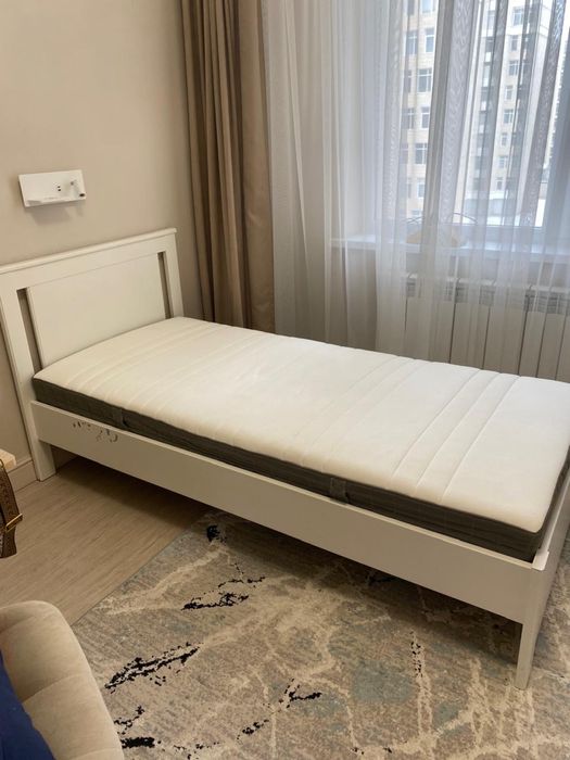 Кровать Икеа с матрасом 103*207см