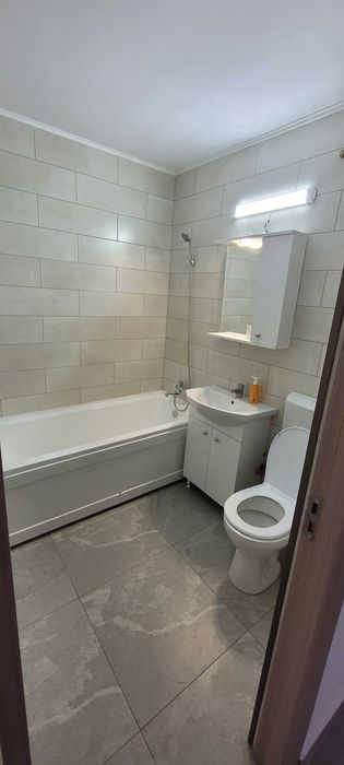 Vand apartament 3 camere Zona V-uri