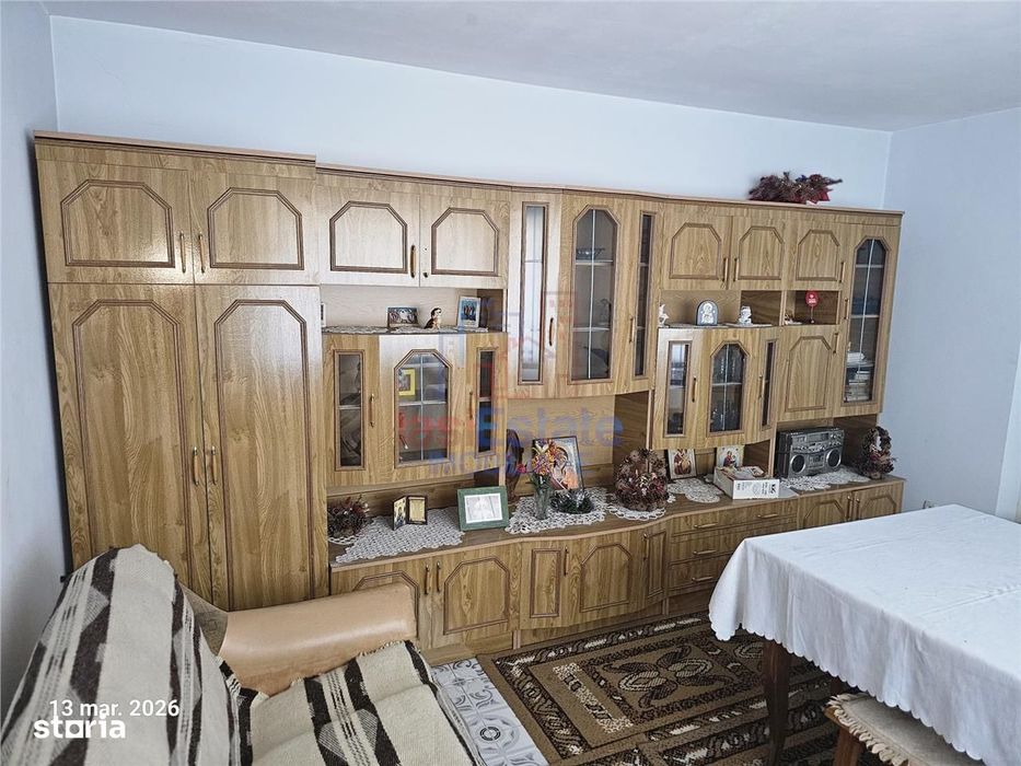 Apartament cu 3 camere la casa