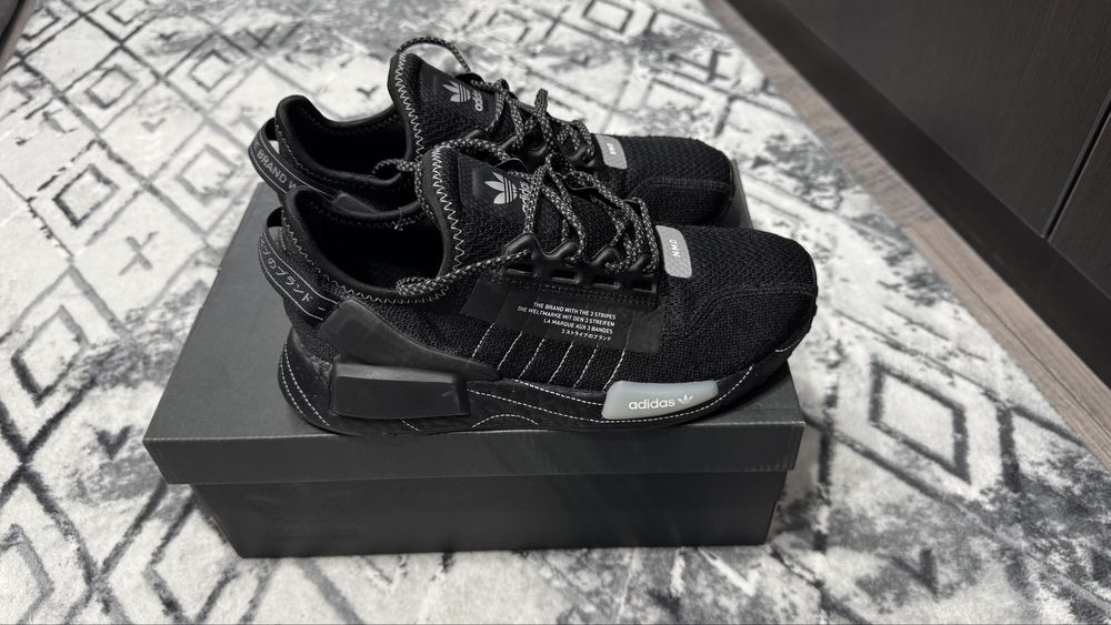Adidas Nmd R1 V2 marimea 38