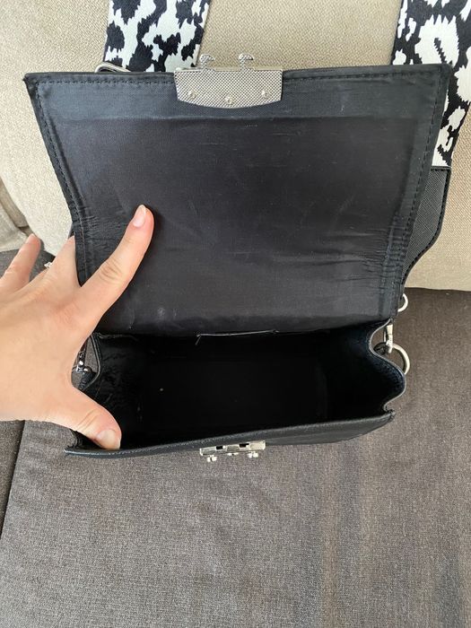 Дамска черна чанта