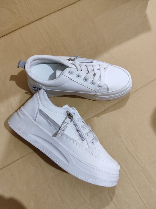 Распродажа кроссовки новые