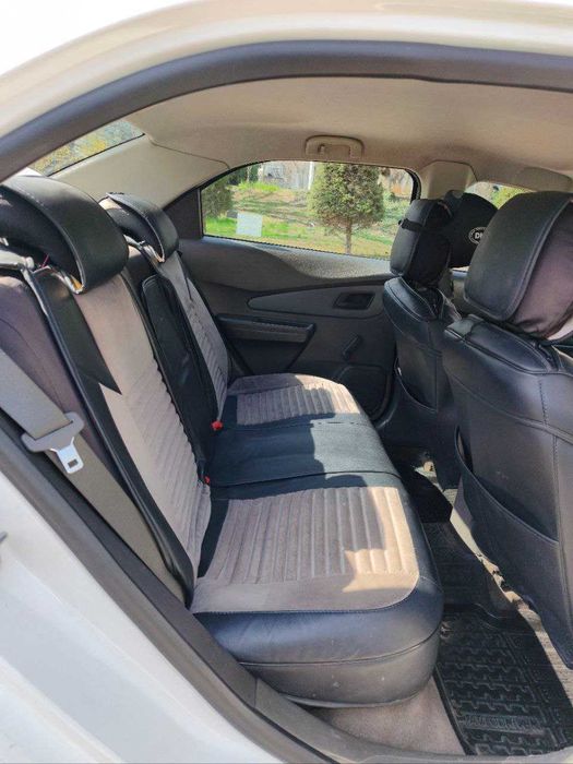 Chevrolet Cobalt, 2015 года выпуска.