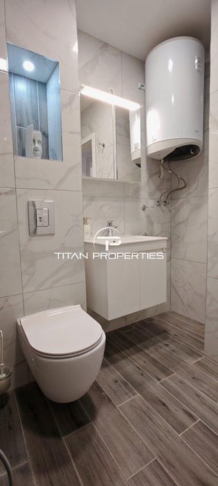 Дава се под наем Тристаен апартамент в Пловдив, Център - 119 кв.м за 797.64 € - Снимка #9