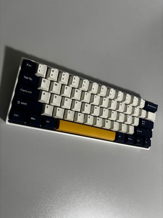 Tastatura qwertykey 61 custom