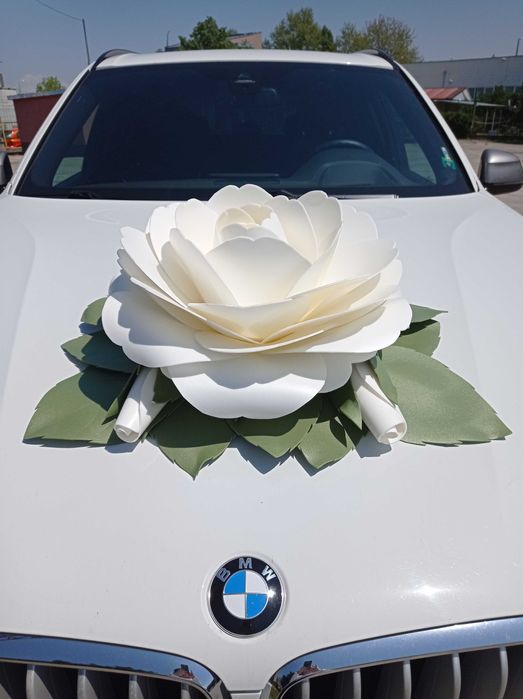 Червена панделка, Бяла роза,украса за кола.