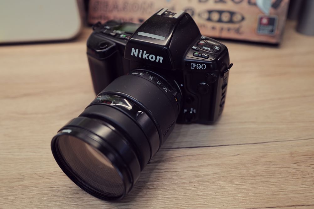 Aparat foto film Nikon F90 obiectiv Tamron Aspherical AF 35-105 cu 2.8
