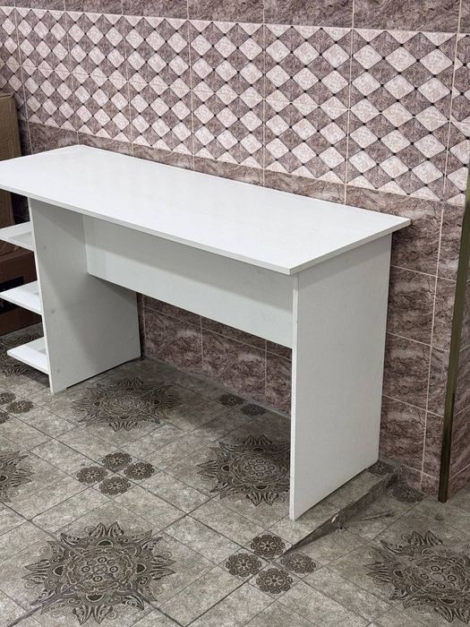 Стол письменный белый