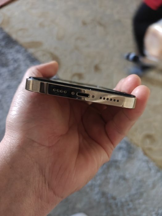 Продам Айфон 13 про макс