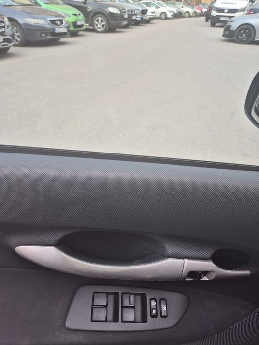 Продавам тойота аурис 1.6 бензин(газ) 124к.с