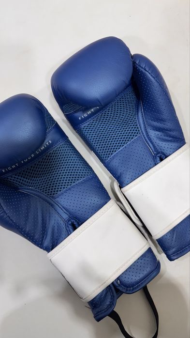 Боксерские перчатки