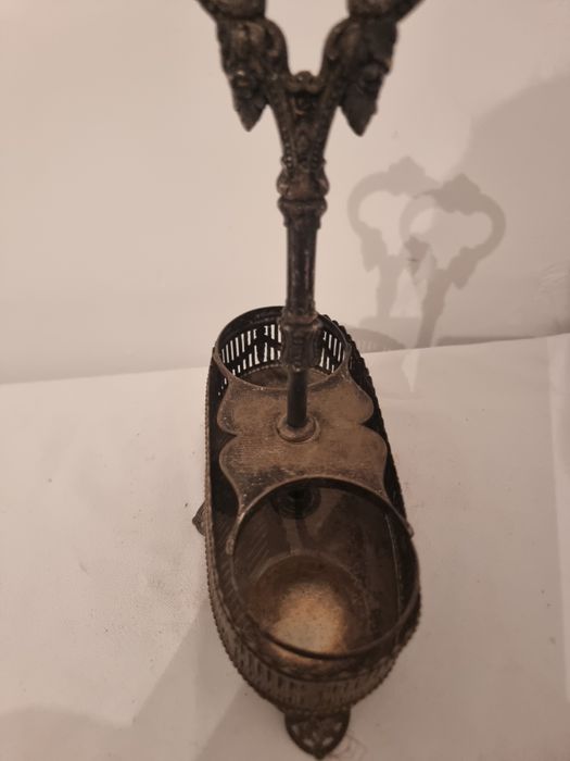 Suport metalic vintage cu mâner, decor clasic