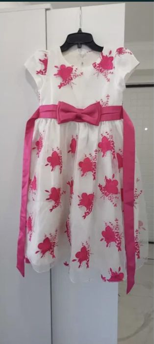 Платья нарядные для девочки 5-7лет