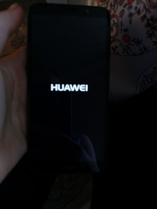 Телефон HUAWEI в нормальном состоянии