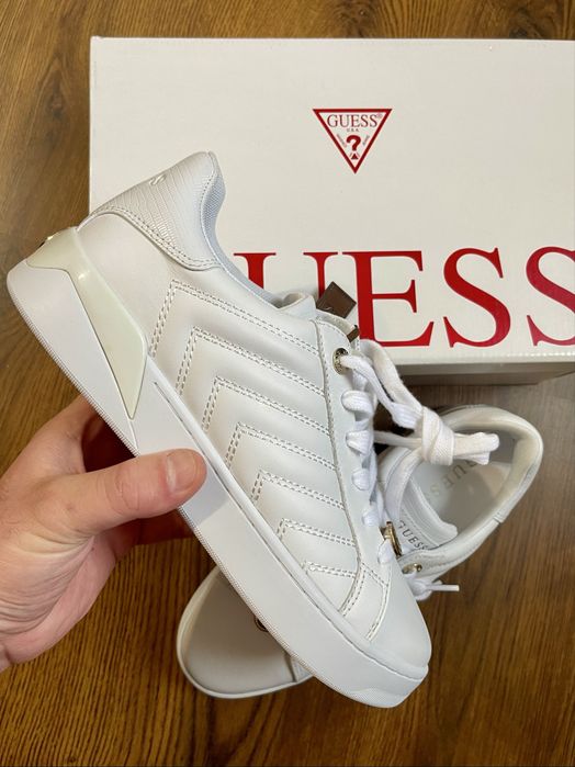 Adidasi / Sneakers Guess Racheel