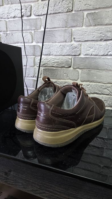 Оригинальные кроссы Clarks