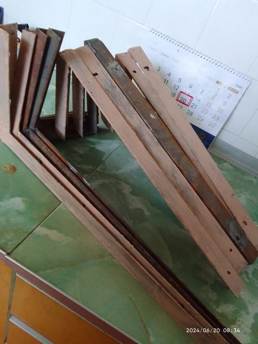 Полный комплект качественных угольников  крашенных для  2 -х балконов