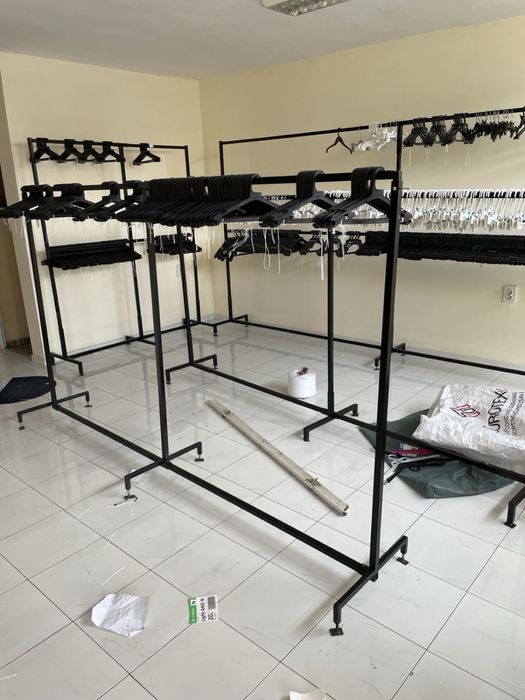 Щендери за дрехи и бюра