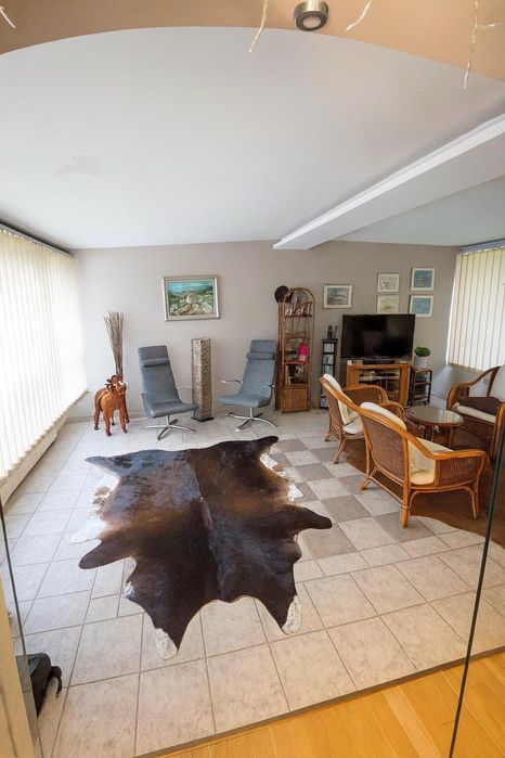 Дава се под наем Тристаен апартамент в Пловдив, Младежки Хълм - 130 кв.м за 663 € - Снимка #4