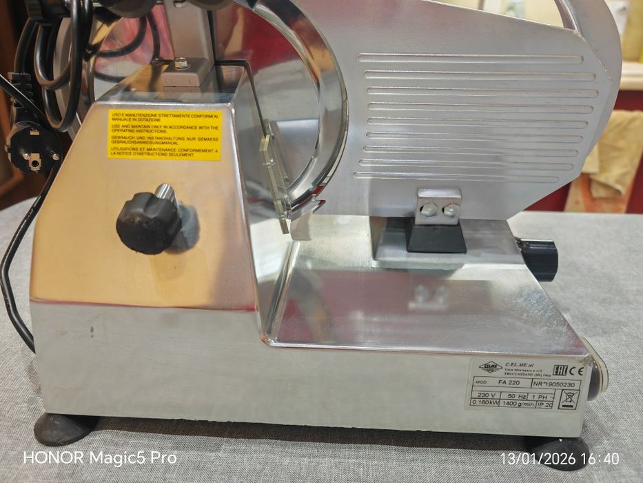 Колбасорезачка CELME FA220