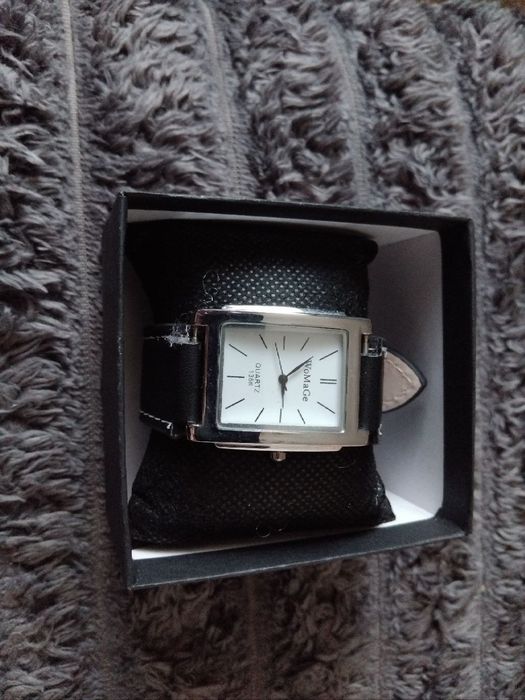 Часы наручные черные