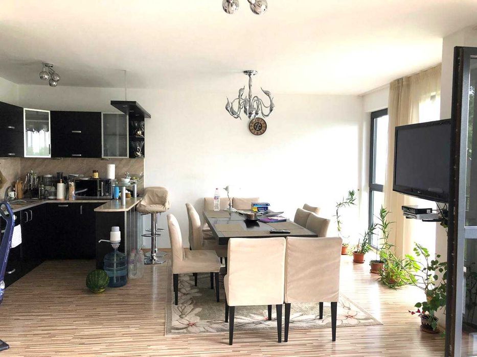 Дава се под наем Четиристаен апартамент в Варна, Морска градина - 130 кв.м за 799 € - Снимка #1